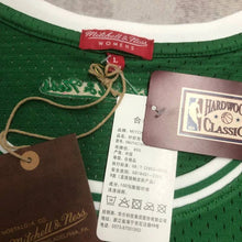 Carregar imagem no visualizador da galeria, Cropped Larry Bird Boston Celtics Mitchell & Ness - GOAT STORE