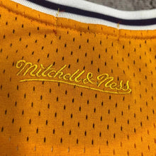 Carregar imagem no visualizador da galeria, Cropped Kobe Bryant Los Angeles Lakers Mitchell & Ness - GOAT STORE