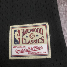 Carregar imagem no visualizador da galeria, Cropped Allen Iverson Philladelphia 76ers Mitchell & Ness - GOAT STORE