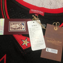 Carregar imagem no visualizador da galeria, Cropped Allen Iverson Philladelphia 76ers Mitchell & Ness - GOAT STORE