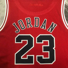Carregar imagem no visualizador da galeria, Cropped Michael Jordan ChIcago Bulls Mitchell &amp; Ness - GOAT STORE
