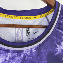 Carregar imagem no visualizador da galeria, Jersey Los Angeles Lakers Lebron James MVP Select Series - GOAT STORE

