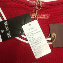 Carregar imagem no visualizador da galeria, Cropped Scott Pippen ChIcago Bulls Mitchell &amp; Ness - GOAT STORE
