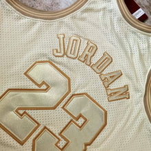 Carregar imagem no visualizador da galeria, Jersey Chicago Bulls Especial Mitchell and Ness - Michael Jordan - GOAT STORE
