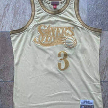 Carregar imagem no visualizador da galeria, Jersey Philadelphia 76ers Especial Mitchell and Ness - Allen Iverson - GOAT STORE
