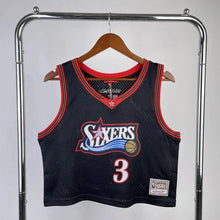 Carregar imagem no visualizador da galeria, Cropped Allen Iverson Philladelphia 76ers Mitchell &amp; Ness - GOAT STORE
