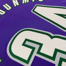 Carregar imagem no visualizador da galeria, Jersey Milwaukee Bucks Classic Edition 22/23 - GOAT STORE
