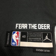 Carregar imagem no visualizador da galeria, Jersey Milwaukee Bucks Statement Edition 22/23 - GOAT STORE
