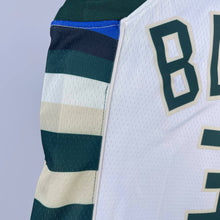 Carregar imagem no visualizador da galeria, Jersey Milwaukee Bucks Association Edition 22/23 - GOAT STORE

