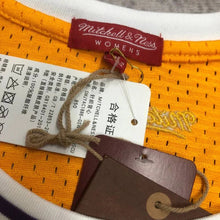 Carregar imagem no visualizador da galeria, Cropped Kobe Bryant Los Angeles Lakers Mitchell &amp; Ness - GOAT STORE
