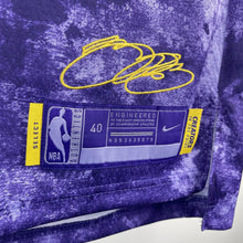 Carregar imagem no visualizador da galeria, Jersey Los Angeles Lakers Lebron James MVP Select Series - GOAT STORE
