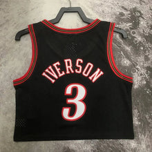 Carregar imagem no visualizador da galeria, Cropped Allen Iverson Philladelphia 76ers Mitchell &amp; Ness - GOAT STORE
