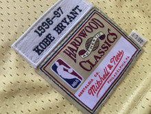 Carregar imagem no visualizador da galeria, Jersey LA Lakers Mitchell and Ness - Kobe Bryant - GOAT STORE
