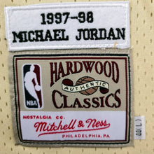 Carregar imagem no visualizador da galeria, Jersey Chicago Bulls Especial Mitchell and Ness - Michael Jordan - GOAT STORE
