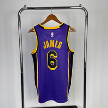 Carregar imagem no visualizador da galeria, Jersey Los Angeles Lakers Statement Edition 22/23 - GOAT STORE
