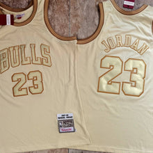 Carregar imagem no visualizador da galeria, Jersey Chicago Bulls Especial Mitchell and Ness - Michael Jordan - GOAT STORE
