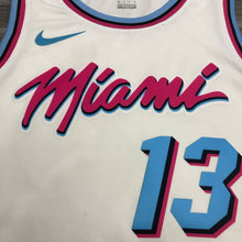Carregar imagem no visualizador da galeria, Jersey Miami Heat Vice City Edition 17/18 - GOAT STORE
