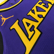 Carregar imagem no visualizador da galeria, Jersey Los Angeles Lakers Statement Edition 22/23 - GOAT STORE
