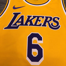 Carregar imagem no visualizador da galeria, Jersey Los Angeles Lakers Icon Edition 20/21 - GOAT STORE
