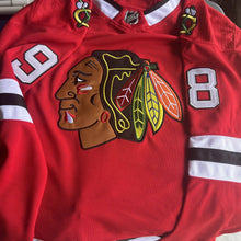 Carregar imagem no visualizador da galeria, Jersey Chicago Blackhawks Player Jersey Red - Connor Bedard - GOAT STORE
