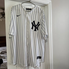 Carregar imagem no visualizador da galeria, Jersey New York Yankees Nike White - GOAT STORE
