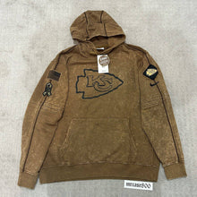 Carregar imagem no visualizador da galeria, Moletom Kansas City Chiefs Salute To Service - GOAT STORE
