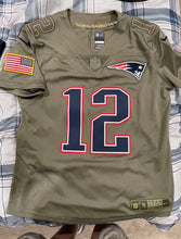 Carregar imagem no visualizador da galeria, Jersey New England Patriots Salute To Service 2021 - GOAT STORE
