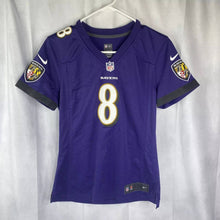 Carregar imagem no visualizador da galeria, Jersey NFL Feminina Baltimore Ravens Nike - Lamar Jackson 8 - GOAT STORE
