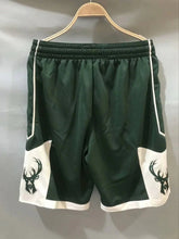 Carregar imagem no visualizador da galeria, Short NBA Milwaukee Bucks Icon Edition - GOAT STORE
