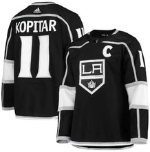Carregar imagem no visualizador da galeria, Jersey Los Angeles Kings Preta - Kopitar - GOAT STORE
