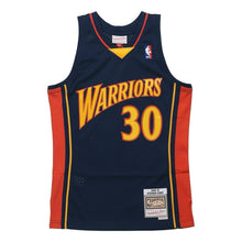 Carregar imagem no visualizador da galeria, Jersey Golden State Warrios 2009-10 - Stephen Curry - GOAT STORE
