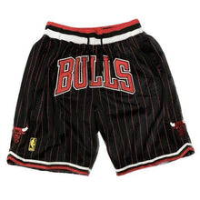 Carregar imagem no visualizador da galeria, Short NBA Chicago Bulls Retrô - GOAT STORE
