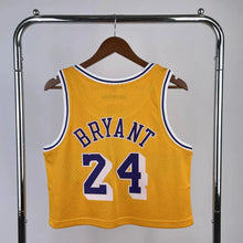 Carregar imagem no visualizador da galeria, Cropped Kobe Bryant Los Angeles Lakers Mitchell &amp; Ness - GOAT STORE
