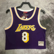 Carregar imagem no visualizador da galeria, Cropped Kobe Bryant Los Angeles Lakers Mitchell &amp; Ness - Roxa - GOAT STORE

