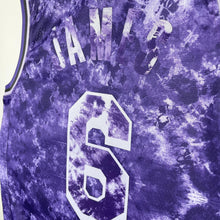 Carregar imagem no visualizador da galeria, Jersey Los Angeles Lakers Lebron James MVP Select Series - GOAT STORE
