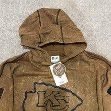 Carregar imagem no visualizador da galeria, Moletom Kansas City Chiefs Salute To Service - GOAT STORE
