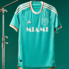 Carregar imagem no visualizador da galeria, Camisa Inter Miami Dolphins inspired - Messi 10 - GOAT STORE
