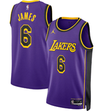 Carregar imagem no visualizador da galeria, Jersey Los Angeles Lakers Statement Edition 22/23 - GOAT STORE
